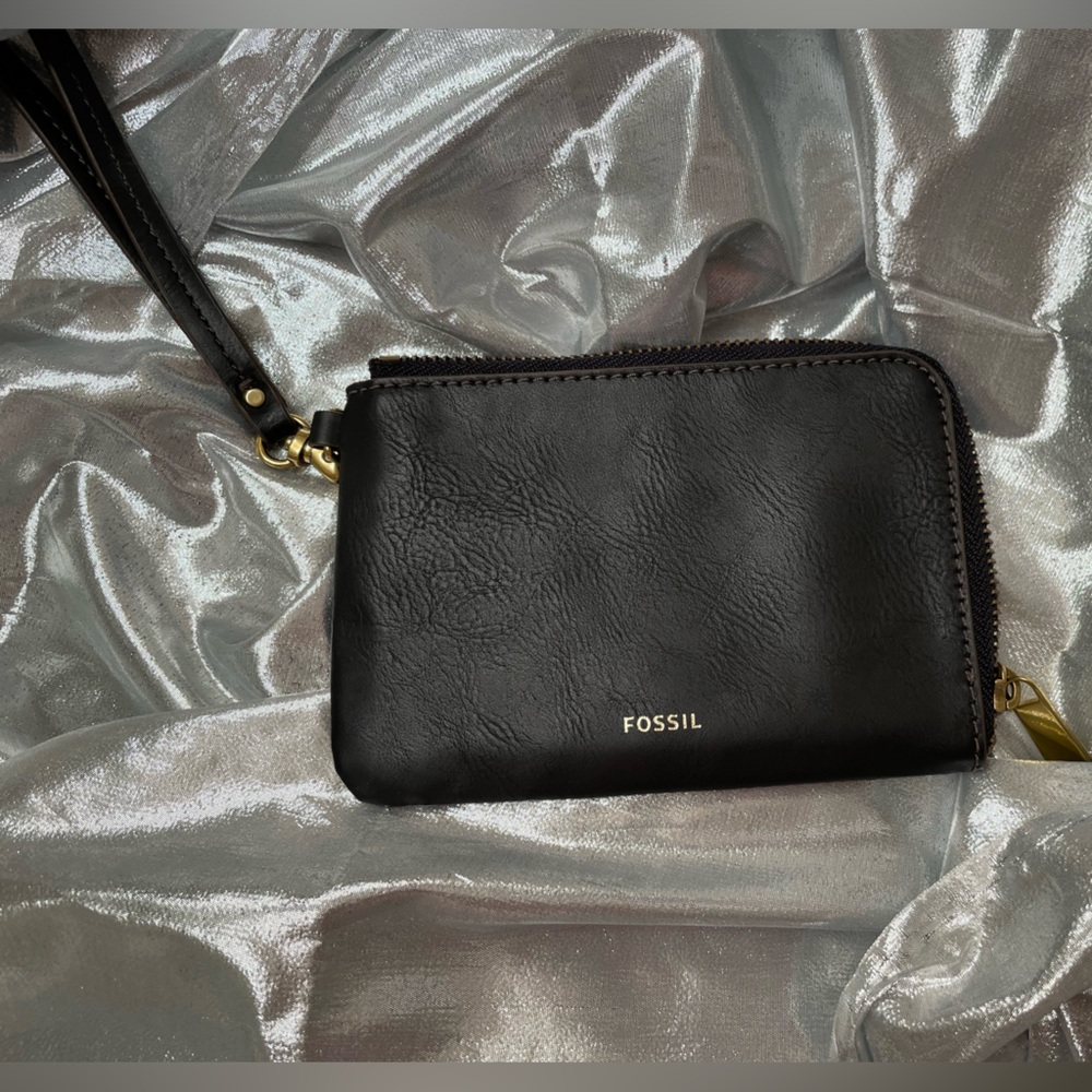 ⭐️ Fossil Wristlet ⭐️ Chocolate Brown ⭐️ EUC